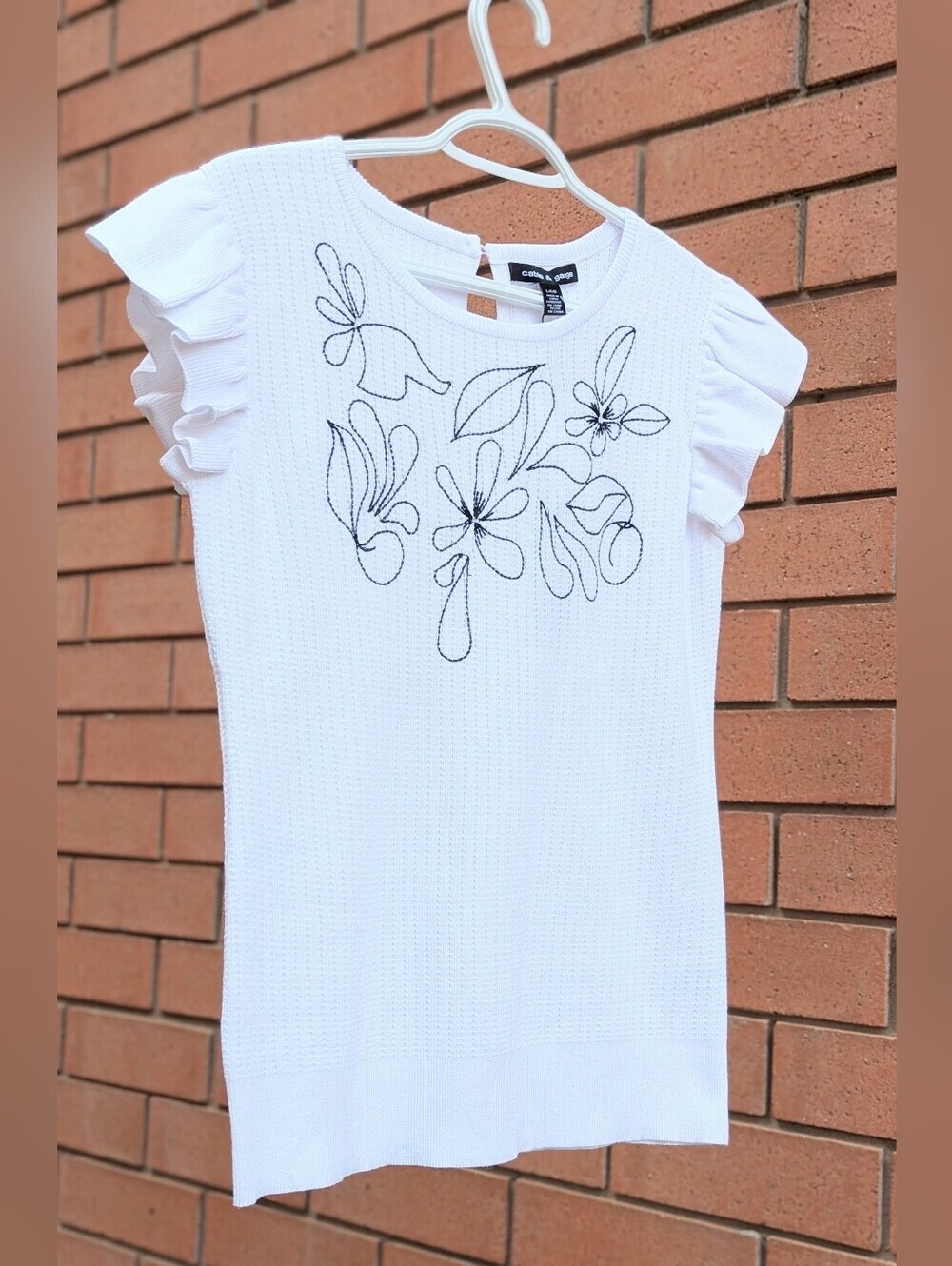 NWT Women's (L) White Sleeveless Knit Sweater w/Black Embroidered Floral Design